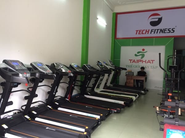 Máy chạy bộ đa dạng kiểu dáng và mẫu mã bên trong cửa hàng bán máy tập của Thể Thao Tài Phát tại Lào cai.