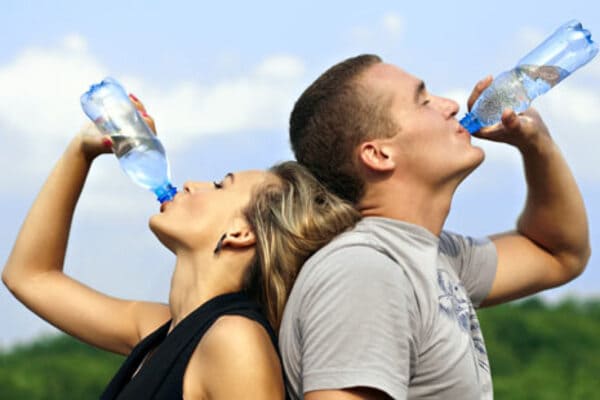 Nước sẽ giúp tăng cường trao đổi chất, nâng cao thể lực toàn thân.