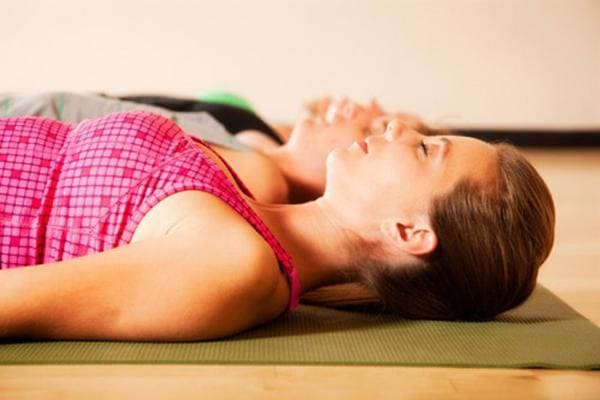 Động tác tập yoga giảm đau lưng