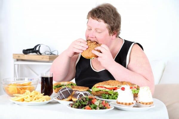 Ăn quá nhiều calories sẽ khiến bạn khó có thể giảm cân.