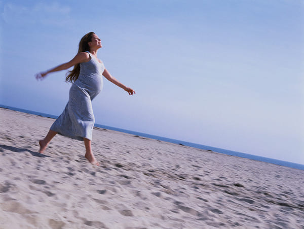 Đi bộ nhanh sẽ giúp tinh thần thư thái, tăng sự dẻo dai cơ bắp cơ.
